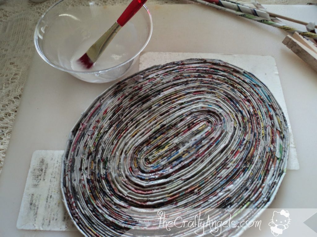 newspaper weaving newspaper weaved tray tutorial hjj(1)