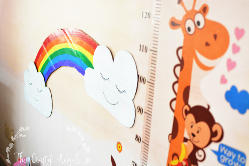 DIY Nursery Wall Art, DIY rainbow with cardboard, DIY cardboard clouds, DIY rainbow nursery wall decor, diy rainbow, rainbow craft, rainbow girl, DIY clouds, clouds with face, DIY clouds, Rainbow decor , DIY craft with cardboard, cardboard craft