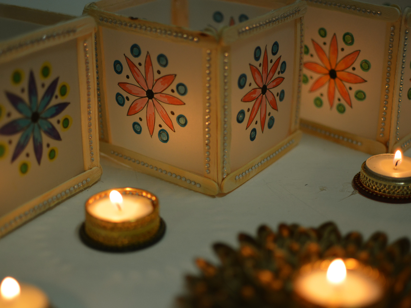 Mini Mandala diwali lanterns with popsicles, diwali craft ideas, 5 minutes craft, paper lantern for christmas, christmas lights, diy christmas lights, diwali craft, dieali ideas, diwali decoration, 5 minutes crafts, paper crafts, thecraftyangels
